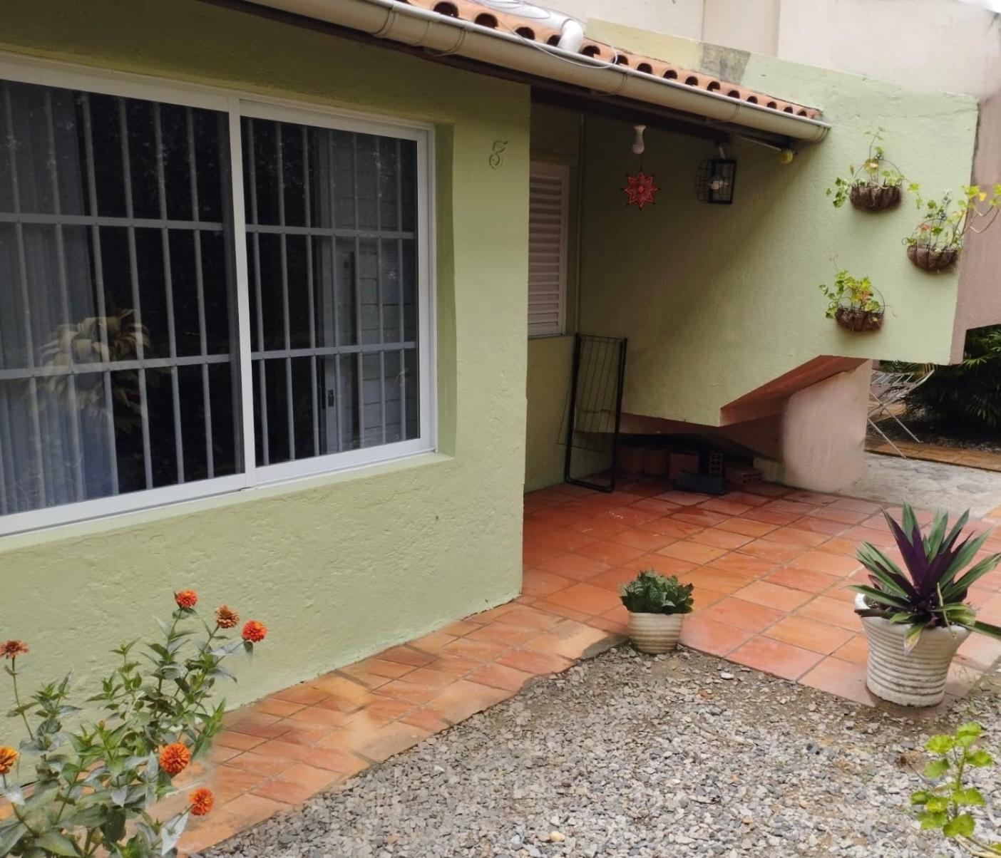 Charmoso Apto Com Clima De Casa Em Canasvieiras Florianópolis Eksteriør billede